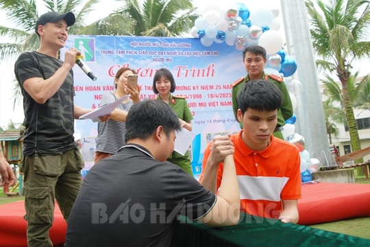 Trung tâm Phục hồi chức năng, dạy nghề, tạo việc làm cho người mù ra mắt Câu lạc bộ "Sức trẻ"