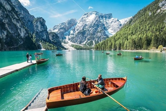 "Thiên đường trên mặt đất" ở Italy mong khách du lịch đừng kéo đến nữa