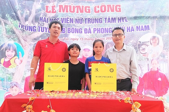Hai cầu thủ Hải Dương được tuyển thẳng vào đội tuyển bóng đá nữ Phong Phú Hà Nam