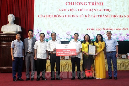 Tu Ky countrymen in Ha Noi turn to homeland