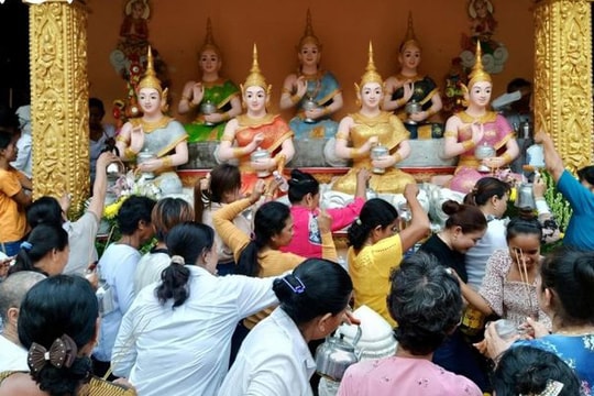 Rộn ràng Tết Chôl chnăm thmây đồng bào Khmer Nam bộ