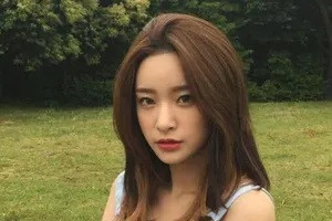 Những kiểu tóc mặc áo dài cho mặt dài tôn lên nét đẹp dịu dàng, duyên dáng