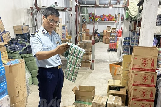 Một hộ dân ở Bình Giang bày bán gần 8.000 sản phẩm kem đánh răng, dầu gội giả