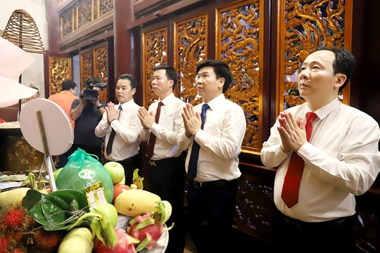 Thị xã Phú Thọ dâng hương tưởng niệm các Vua Hùng
