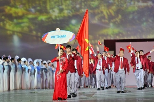 Vận động viên Nguyễn Huy Hoàng là người cầm cờ cho Đoàn Thể thao Việt Nam tại SEA Games 32