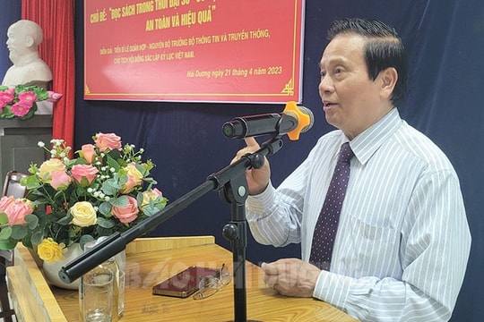 Tiến sĩ Lê Doãn Hợp nói chuyện về đọc sách trong thời đại số ở Thư viện Hải Dương