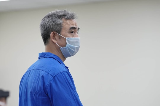 Ông Nguyễn Quang Tuấn bị tuyên phạt 3 năm tù, không bị cấm hành nghề