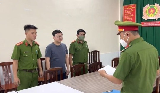 Bắt Phó Trưởng phòng Tàu sông, Cục Đăng kiểm Việt Nam, cùng 3 người khác
