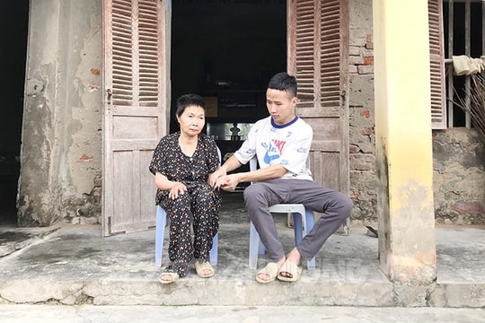 Xót xa cảnh mẹ tâm thần, con thiểu năng trí tuệ