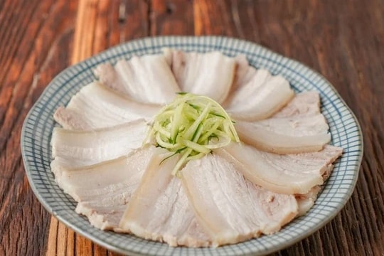 Loại gia vị cần có để thịt heo luộc có màu đẹp, không bị khô