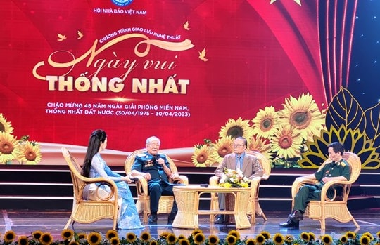 Tự hào ký ức báo chí trong đêm kỷ niệm 48 năm ngày thống nhất