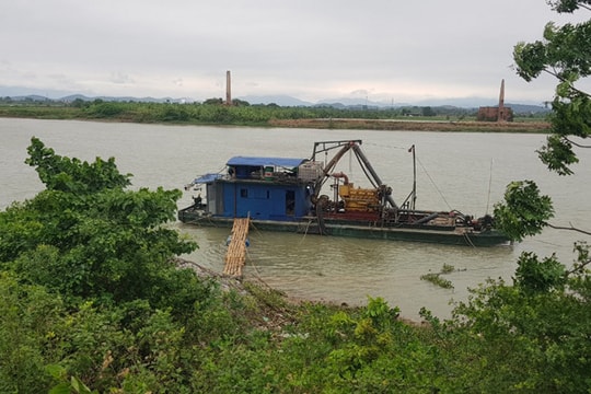 Một công nhân tử vong khi đang lao động trên sông Kinh Thầy