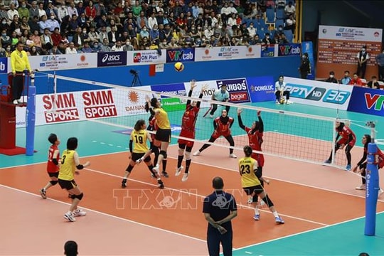 Đội tuyển bóng chuyền quốc gia Việt Nam giành chiến thắng 3-2 trước đội Paykan (Iran)