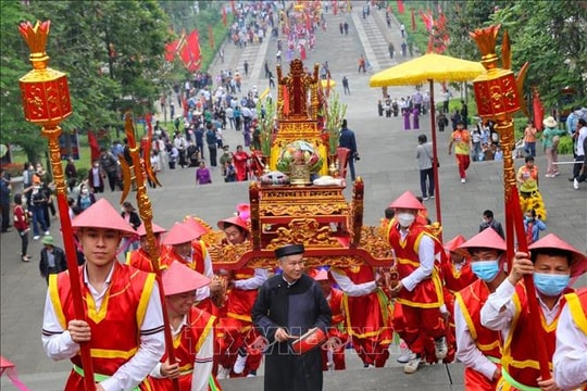 Độc đáo Lễ rước kiệu về Đền Hùng