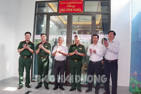 Bàn giao nhà tình nghĩa tặng gia đình Bà mẹ Việt Nam Anh hùng ở xã An Lâm