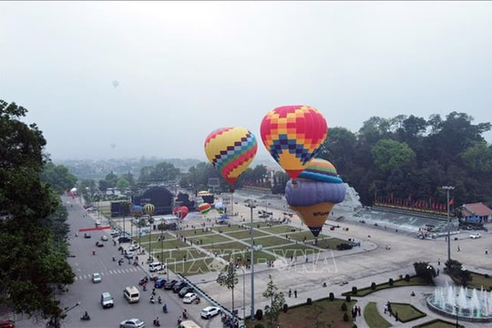 Khai mạc Lễ hội Khinh khí cầu quốc tế lần thứ II