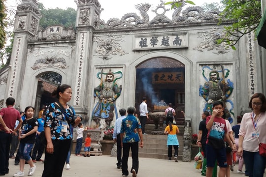 Tháng ba chim Lạc bay về
