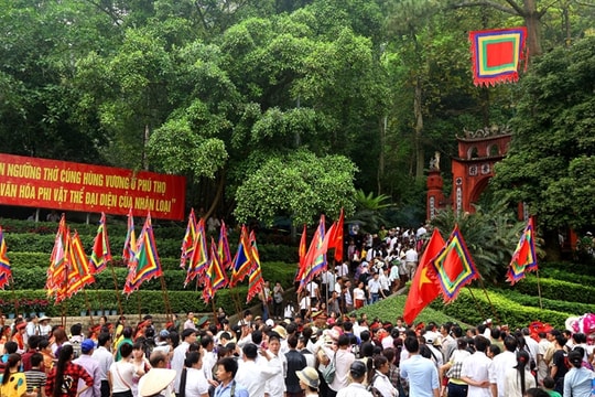 Về Đền Hùng tháng ba
