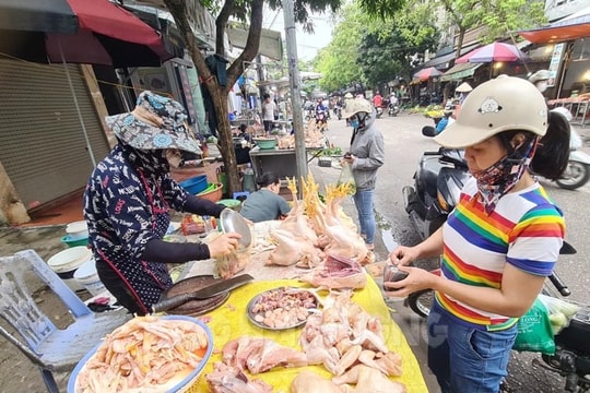 Lượng người mua sắm tại nhiều chợ tăng cao dịp nghỉ lễ