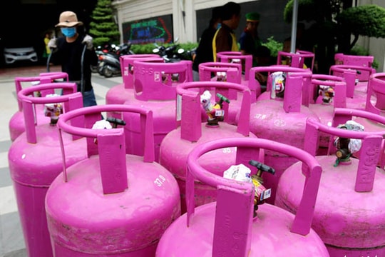 Giá gas tăng nhẹ, thêm 2.000 đồng mỗi bình 12 kg