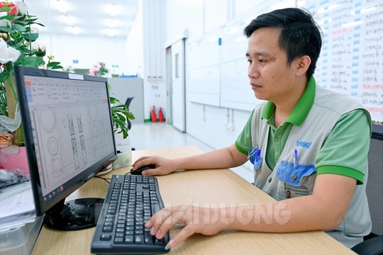 Kỹ thuật viên say mê lao động sáng tạo