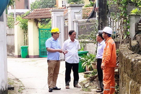 [Audio] Bao giờ hết cảnh cột điện giữa đường?