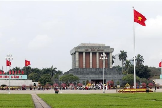 President Ho Chi Minh Mausoleum welcomes over 52,000 visitors in three holiday days