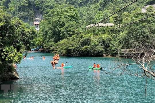Phong Nha-Kẻ Bàng thu hút đông du khách dịp nghỉ lễ 30.4-1.5