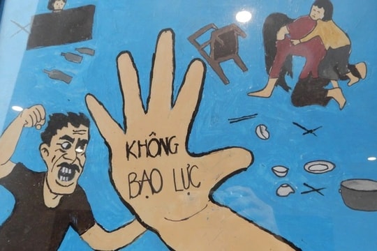 Báo tin, tố giác hành vi bạo lực gia đình cho cơ quan nào?