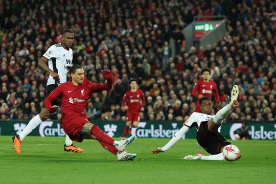 Salah lập đại công, Liverpool phả hơi nóng vào gáy MU