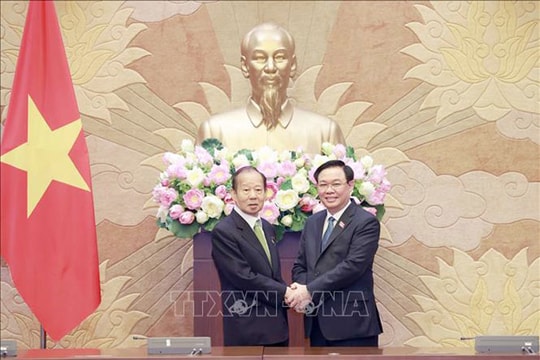 Chủ tịch Quốc hội Vương Đình Huệ tiếp Chủ tịch Liên minh Nghị sĩ hữu nghị Nhật Bản - Việt Nam