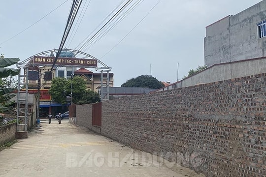 Xây tường bao chắn trụ cột cổng làng thôn Bịch Đông