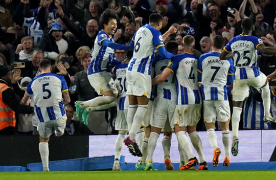 Manchester United thua Brighton, cuộc đua top 4 ngày càng gay cấn