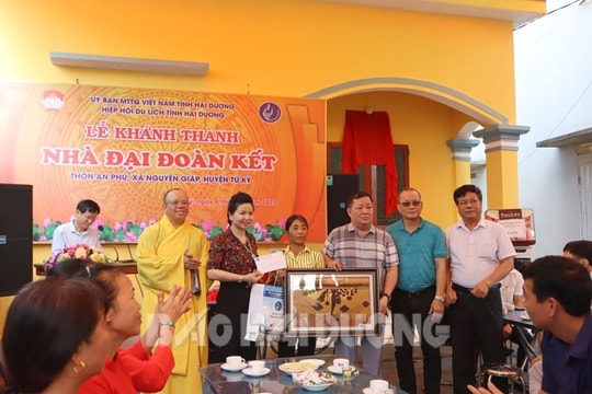 Hỗ trợ xây nhà "đại đoàn kết" cho hộ nghèo ở xã Nguyên Giáp