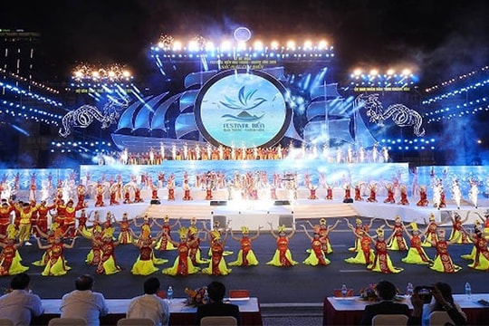1.653 thiết bị bay trình diễn ánh sáng đêm khai mạc Festival biển Nha Trang