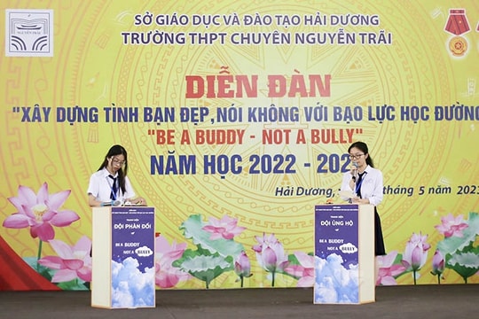 "Nói không với bạo lực học đường" tại Trường THPT Chuyên Nguyễn Trãi