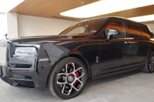 Hải quan tìm chủ xe Rolls Royce bị bỏ gần một năm ở cảng