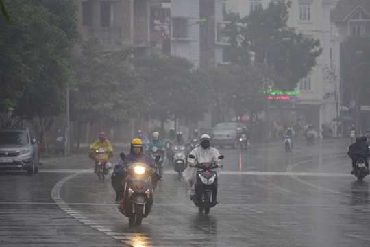 Rain calms down heat in Hai Duong