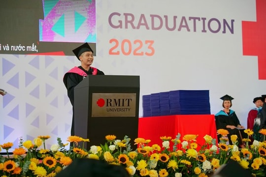 Thủ khoa xuất sắc Đại học RMIT từng bị chê không có khả năng học tiếng Anh