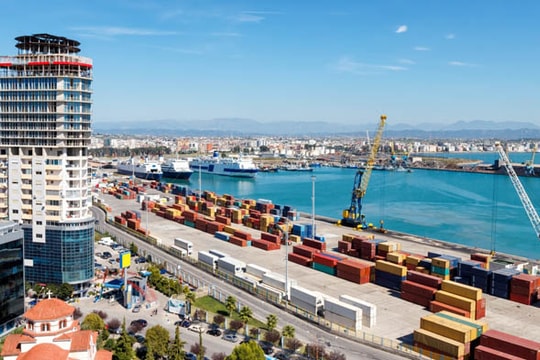Albania thành công bất ngờ trong thời kỳ khủng hoảng