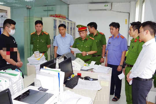 Nhân viên ngân hàng bị khởi tố vì cho vay lãi nặng