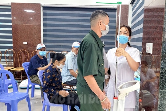 Đoàn người có công đầu tiên đến điều dưỡng tập trung