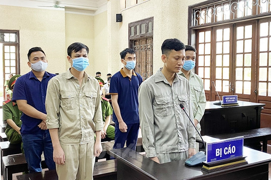 Hải Dương xét xử 4 nguyên cán bộ công an về tội tổ chức đánh bạc