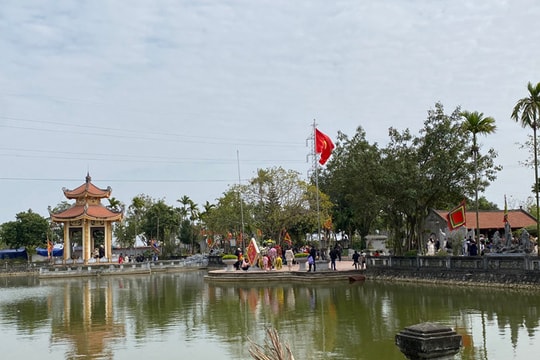 Lễ hội truyền thống đền Bia diễn ra hai ngày 18 và 19.5
