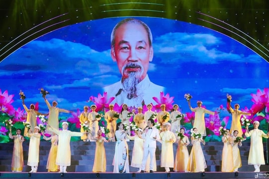 Nghệ An khai mạc Lễ hội Làng Sen 2023