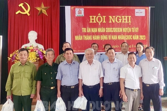 Công ty CP Dinh dưỡng Hoa Kỳ HD trao quà cho nạn nhân da cam/dioxin