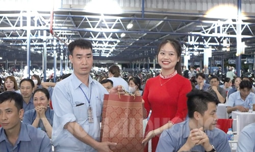 Tuyên truyền kiến thức an toàn giao thông cho công nhân Công ty TNHH Sumidenso Việt Nam