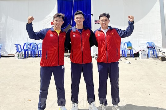 Ba chàng trai Hải Dương giành huy chương vàng đua thuyền truyền thống tại SEA Games 32