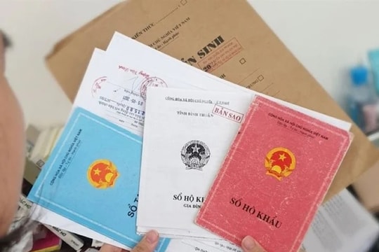 Bộ Giáo dục và Đào tạo chỉ đạo các trường không được yêu cầu người học nộp sổ hộ khẩu giấy