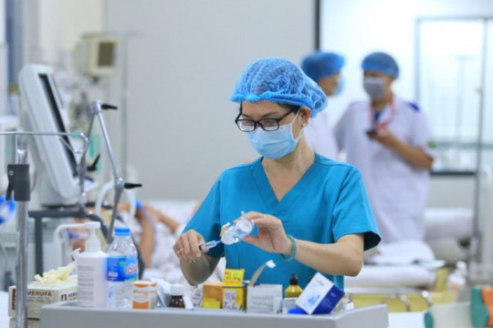 [Đồ họa] Phụ cấp độc hại của cán bộ, viên chức y tế tăng ra sao từ 1.7 này?